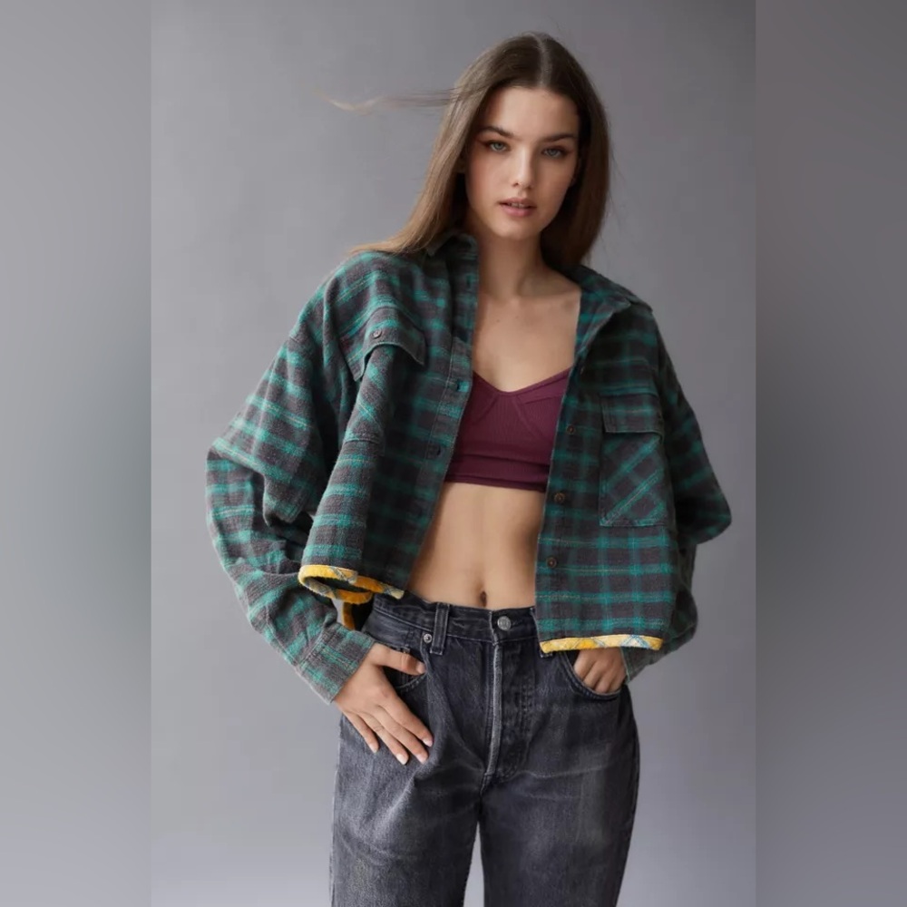 BDG Green and Black Plaid Cropped Shirt - Picture 3 of 10